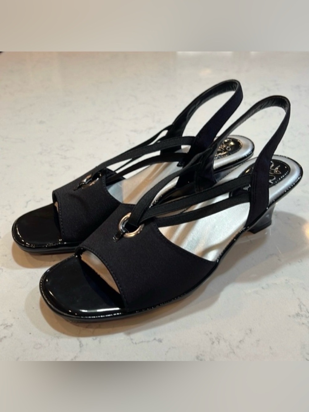 Life Stride women’s black soft system heeled sandals, size 8